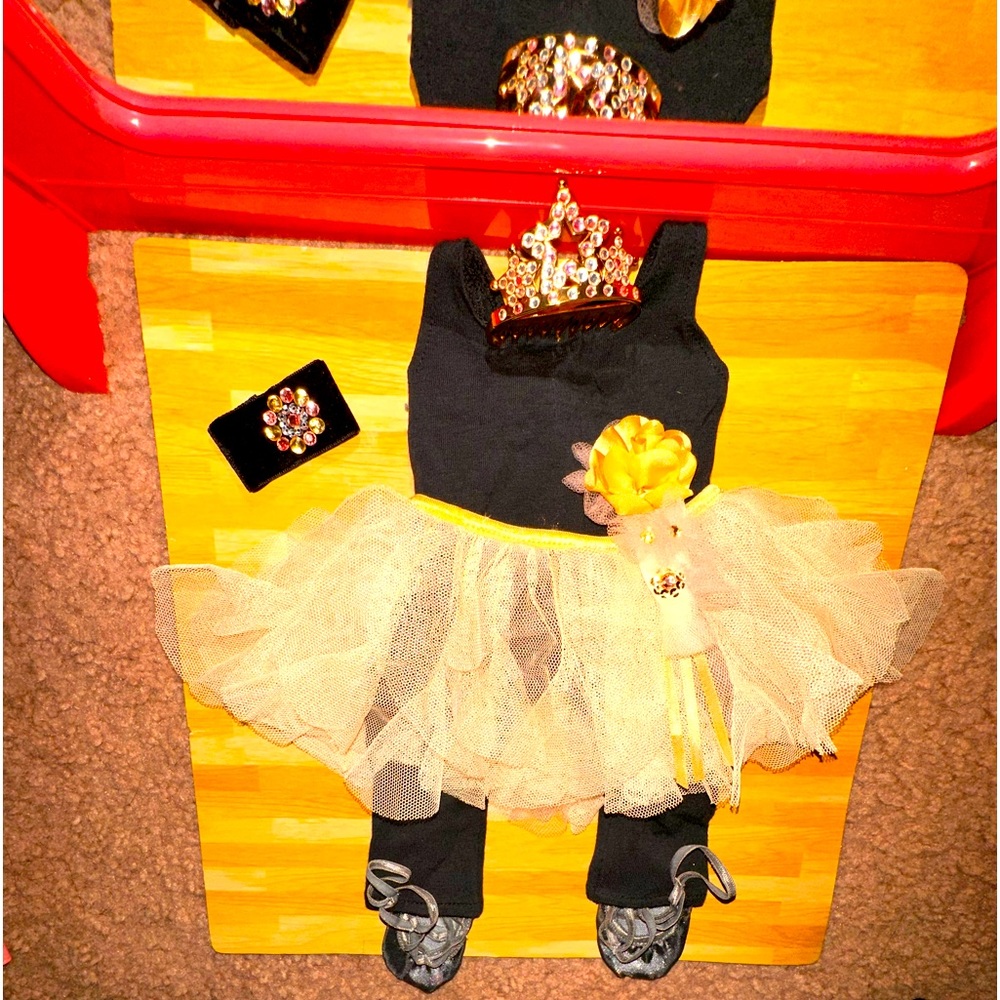 American Girl Of The Year Isabelle’s Performance Set NWOB